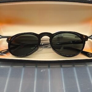 RAEN REMMY Black Sunglasses with Case